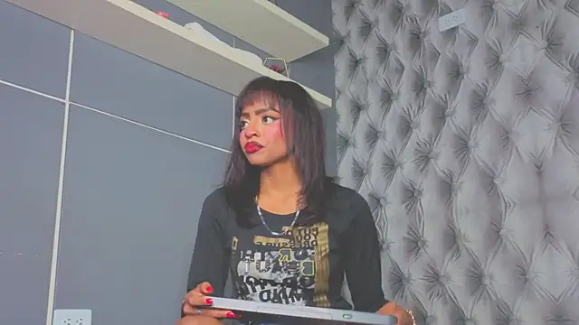 Hilary-banks Chat XXX in diretta