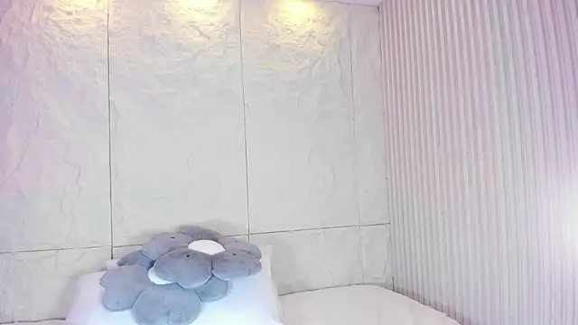 MiaCollson: онлайн-секс-чат