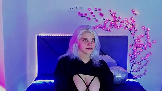 JoannLowe's Live XXX Chat