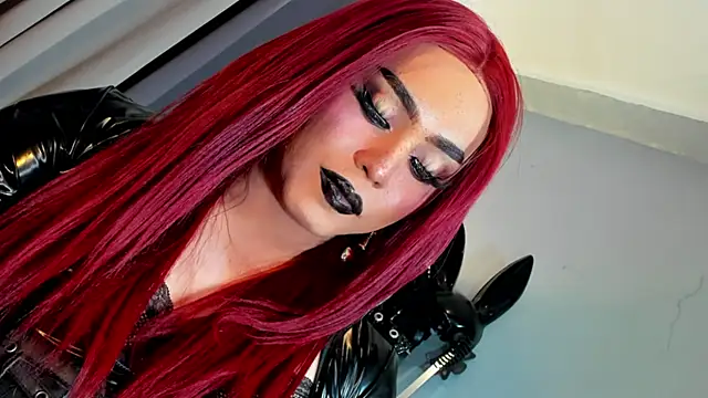 DominaAurumXXX Adlı Modelin Canlı XXX Sohbeti