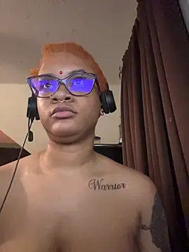 nickytheehawtie Adlı Modelin Canlı XXX Sohbeti