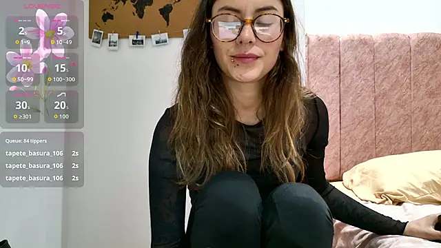 Emmy_petit 라이브 XXX 채팅