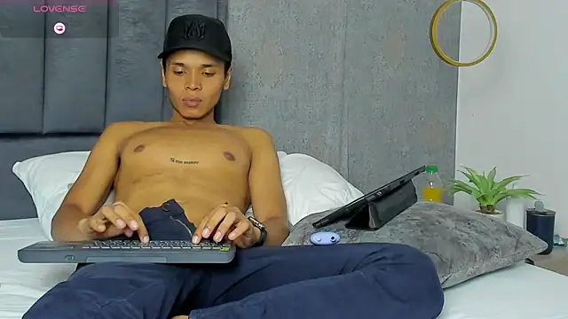 Alejandroo_Montenegro Chat XXX live