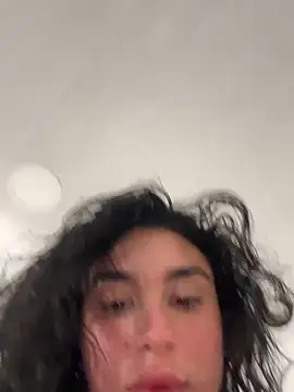 MonicaSalvatore: διαδικτυακό σόου στην κάμερα