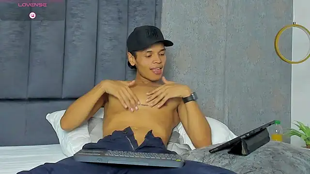 Alejandroo_Montenegro 라이브 XXX 채팅