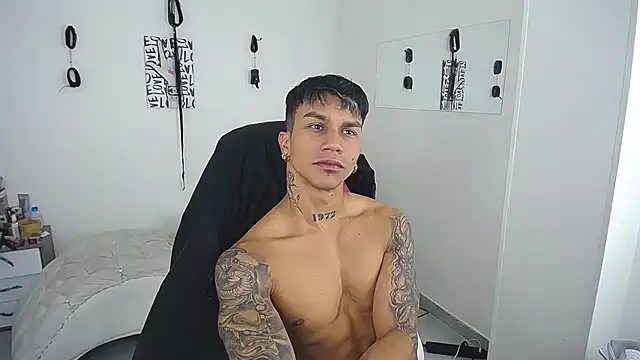 Leonard_Price 라이브 XXX 채팅