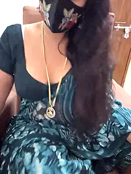 Roja-Telugu777 Adlı Modelin Canlı XXX Sohbeti