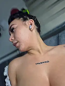 Chat +18 de alaia_princess ao vivo