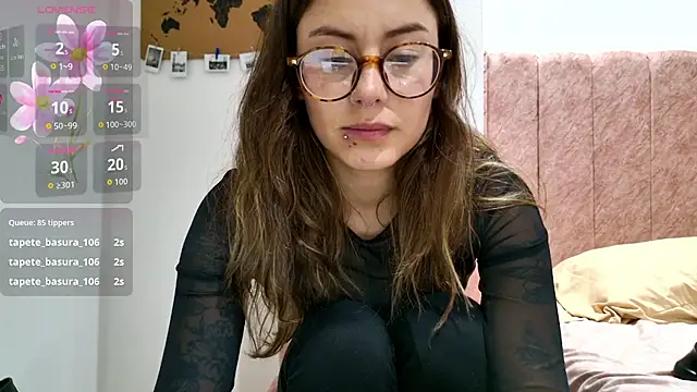 Chatroom XXX en direct de Emmy_petit