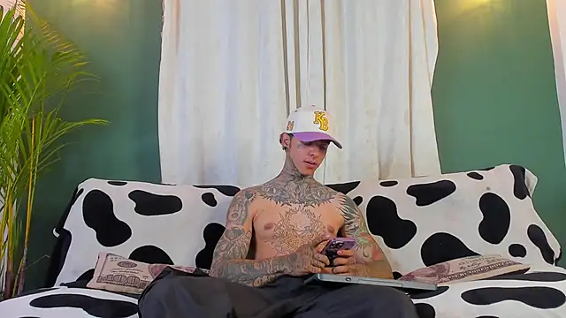 Aron_fordn Live XXX chat