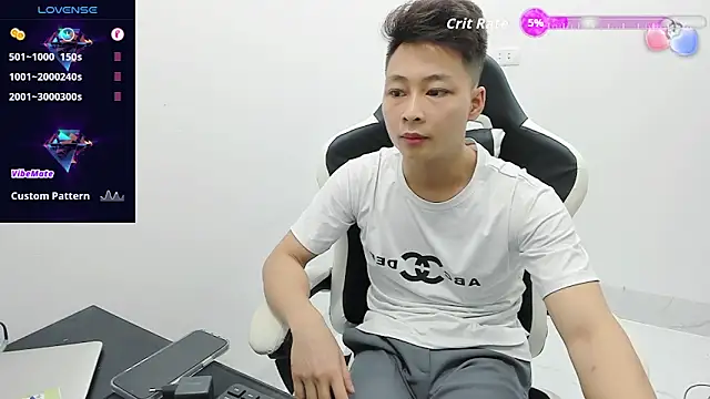 Naughty___asian's Webcam Show