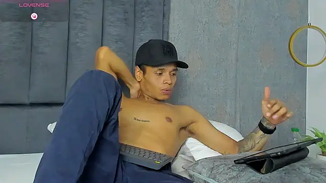 Alejandroo_Montenegro 网络视讯表演