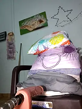 KattalellaGomez Show in webcam