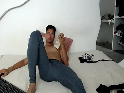 johanoro333's Webcam Show