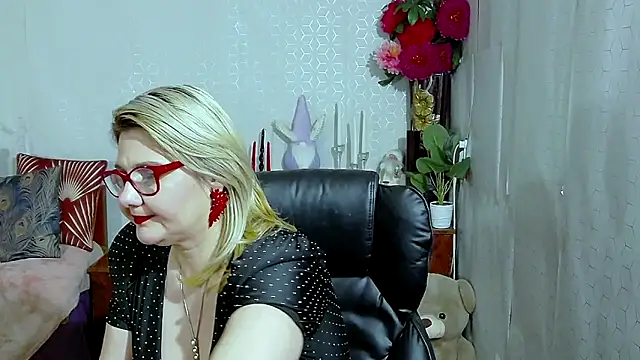LucilleFenlys webcam show
