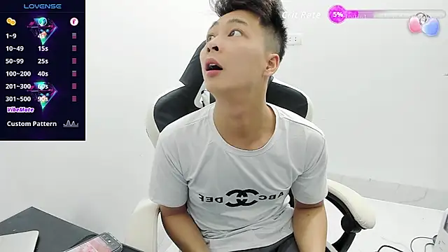 Naughty___asianのウェブカメラショー