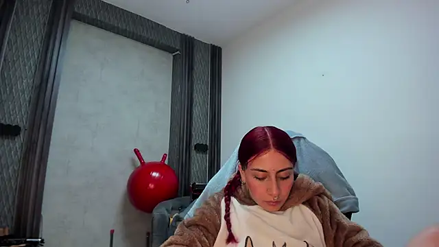 XXX chat uživo modela selene_red_