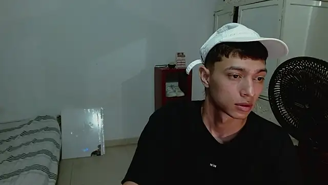 aaron_blug's Live XXX Chat