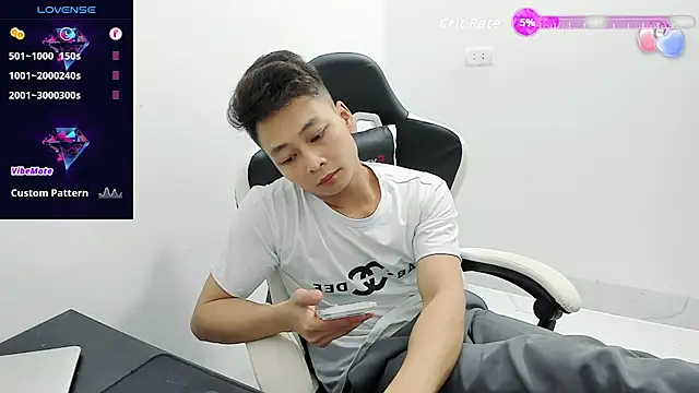 Naughty___asian Show Webcam