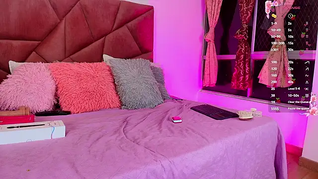 DANIELA_CADAVID_'s Live XXX Chat