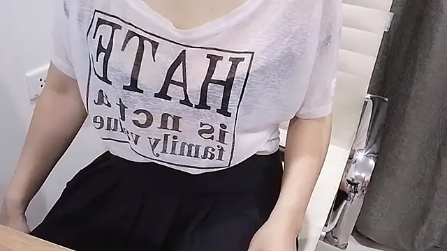 Nira-charmine 网络视讯表演