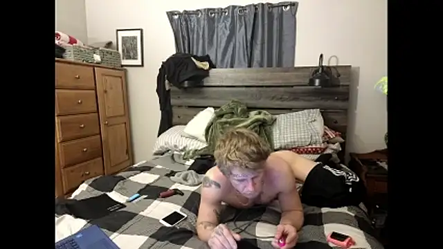 Pokazy przed kamerką – spazz247