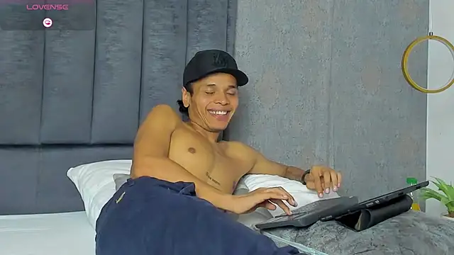 Webkamerová show Alejandroo_Montenegro