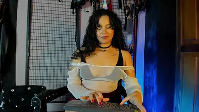 Twisted_Fantasy's Live XXX Chat