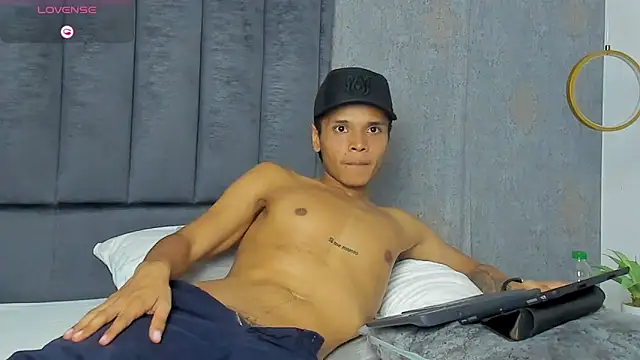 Alejandroo_Montenegro webkamerás műsora