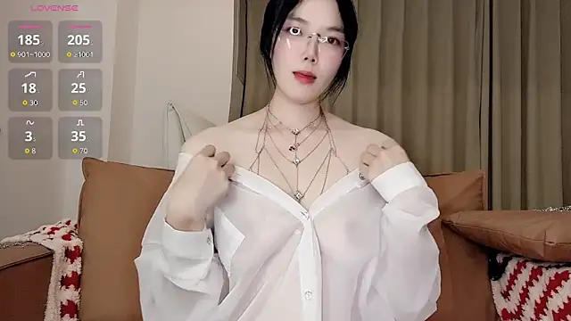 Show modela upoo7lt na web-kameri