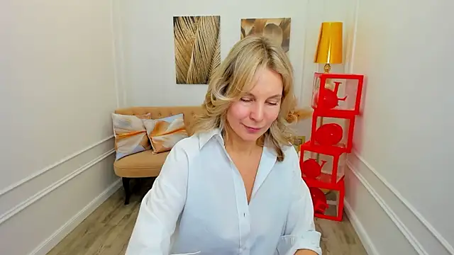 Sinty_Devis Adlı Modelin Canlı XXX Sohbeti