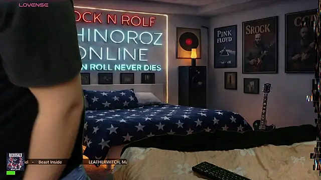 Pokazy przed kamerką – chino_roz