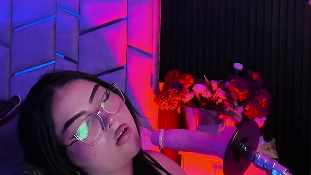 Show modela Emberrvelvet na web-kameri