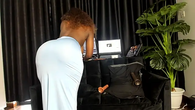 naughty_bigass live XXX chat