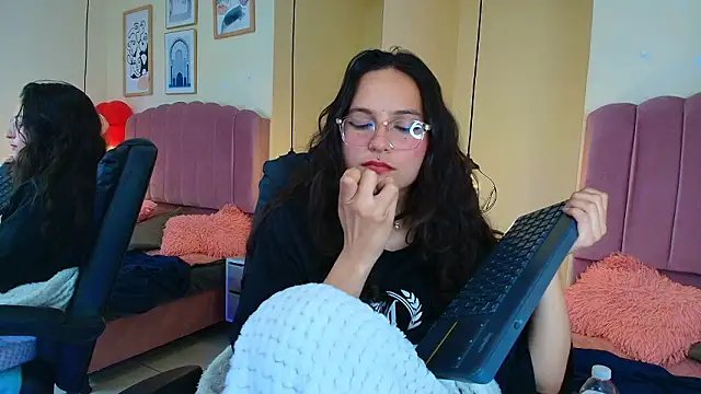 Hanabie_ Chat XXX in diretta