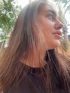 Chatroom XXX en direct de KiraSunshine