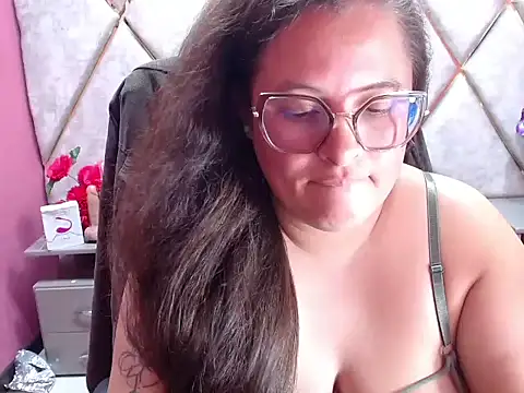 Sarah_Boobs_ Adlı Modelin Canlı XXX Sohbeti