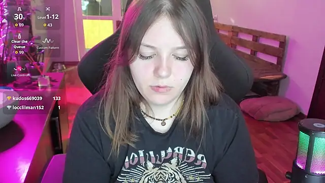 XNirvanaX Chat XXX in diretta