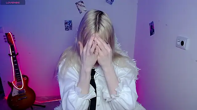 Emily_Nyaffee's Live XXX Chat