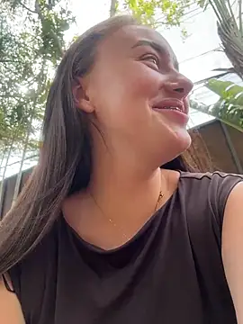 Chatroom XXX en direct de KiraSunshine