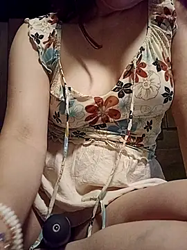 KITTEN-10's Live XXX Chat