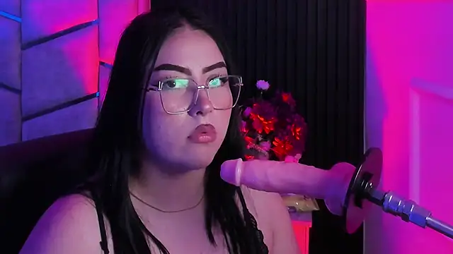 Emberrvelvet's Live XXX Chat