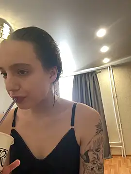 Živý XXX chat MiaTee