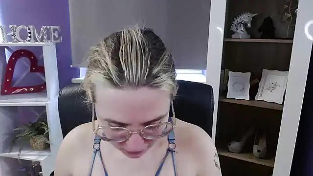 Zoey_Erotic 即時 XXX 聊天