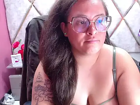 Chat +18 de Sarah_Boobs_ ao vivo