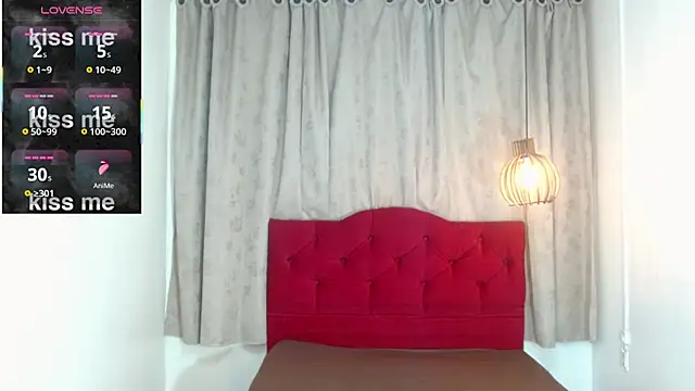 luisa__torres: διαδικτυακό σόου στην κάμερα