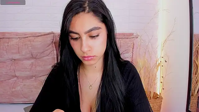 Emily_roux's Live XXX Chat