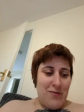 Chat XXX en directo de Tiara_XOX