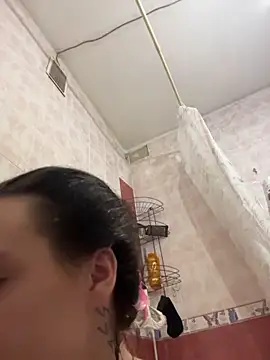 MiaTee: онлайн-секс-чат