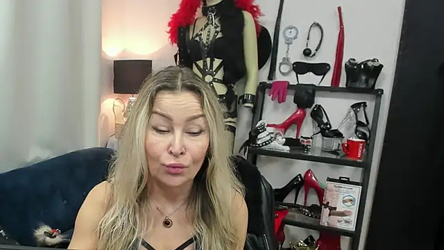 crystaLUXのライブXXXチャット